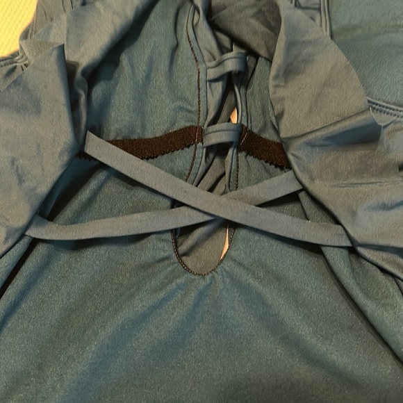 Woman’s Shade And Shore Plunge Ruffle Teal One Piece Swimsuit Size Small - Picture 10 of 10